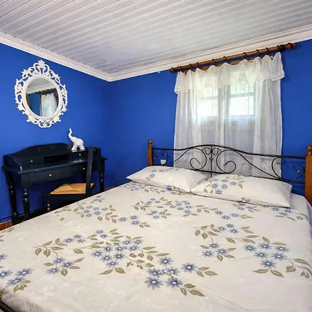 Saltos 1 - Serene Pool & Garden Escape *