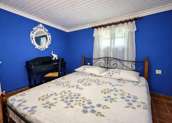 Saltos 1 - Serene Pool & Garden Escape *