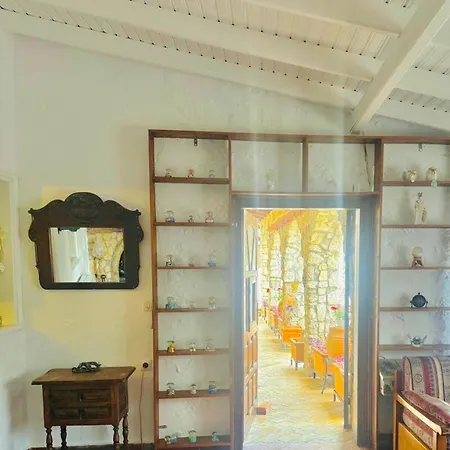 Saltos 1 - Serene Pool & Garden Escape 別荘