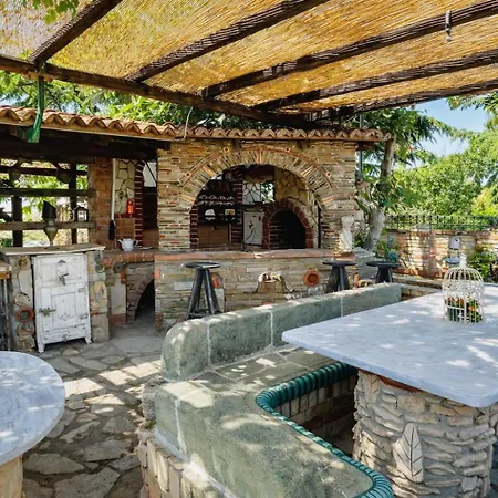 Tatil Evi Saltos 1 - Serene Pool & Garden Escape Nea Tenedhos