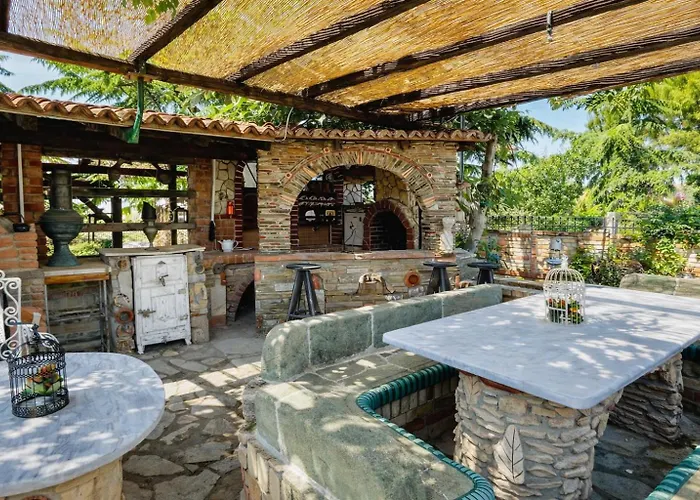 Case de vacanță Saltos 1 - Serene Pool & Garden Escape Nea Tenedhos